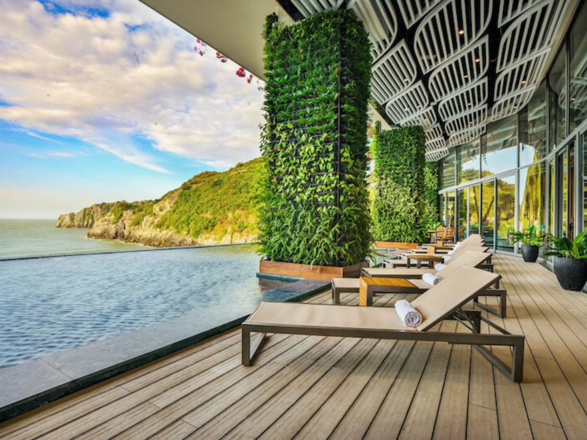 Tận hưởng tầm nhìn trọn vẹn vịnh Lan Hạ từ Flamingo Cat Ba Beach Resort