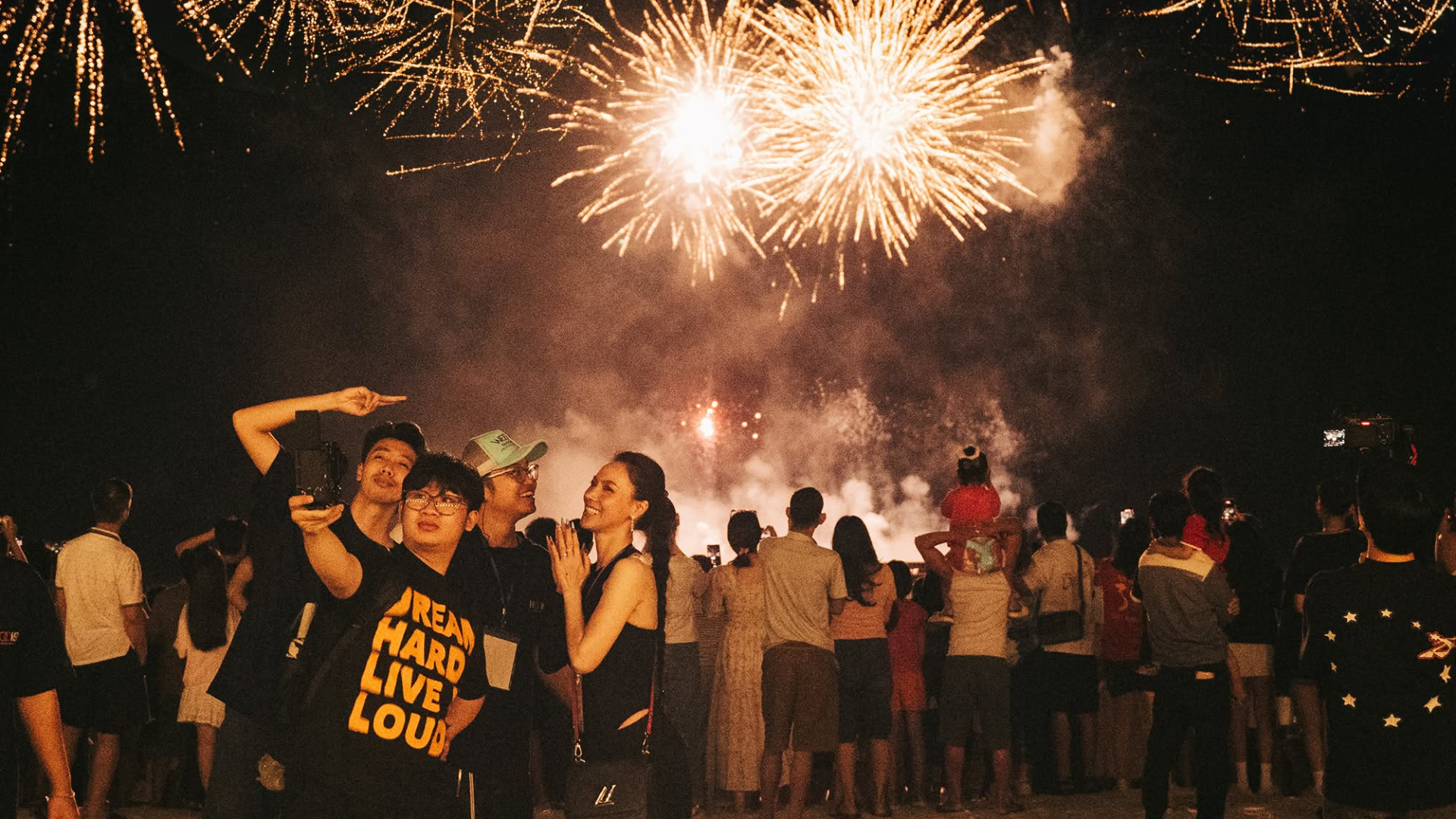 Không gian về đêm sôi động tại VUI-Fest Cát Bà