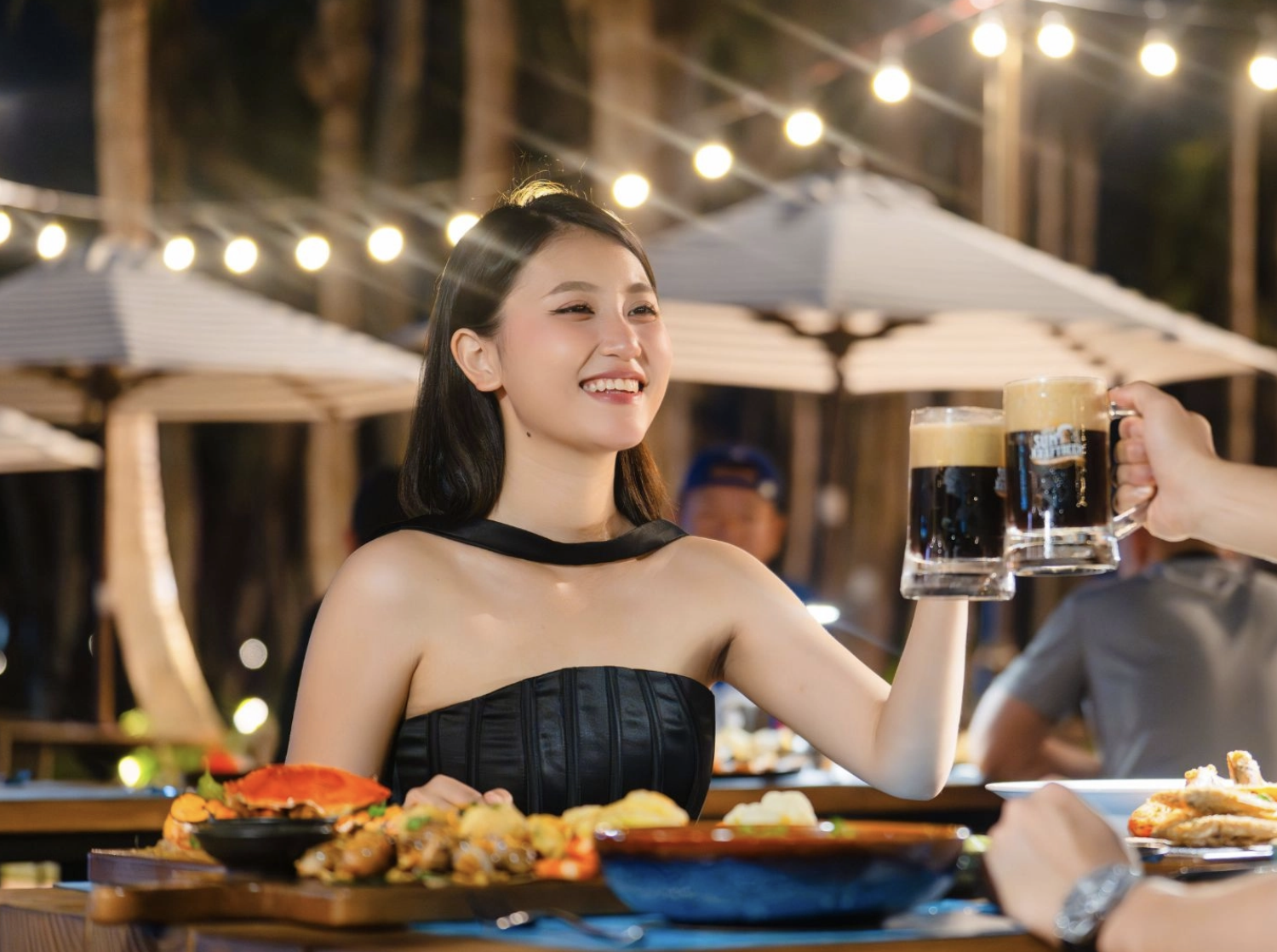 Du khách có thể thử ẩm thực và bia Đức thượng hạng