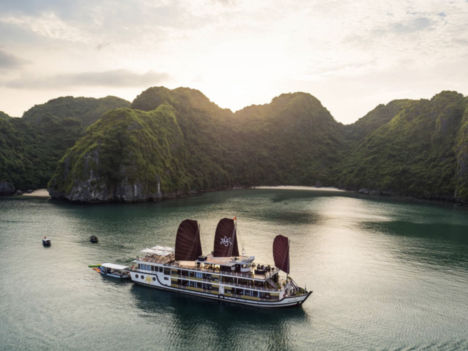 Xu hướng nghỉ dưỡng trên những du thuyền tiêu chuẩn 5 sao tại vịnh Lan Hạ