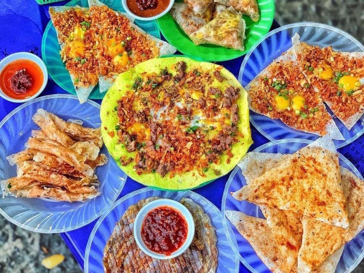 Bánh kẹp Đà Nẵng hay còn được biết tới với tên gọi bánh tráng nướng kẹp