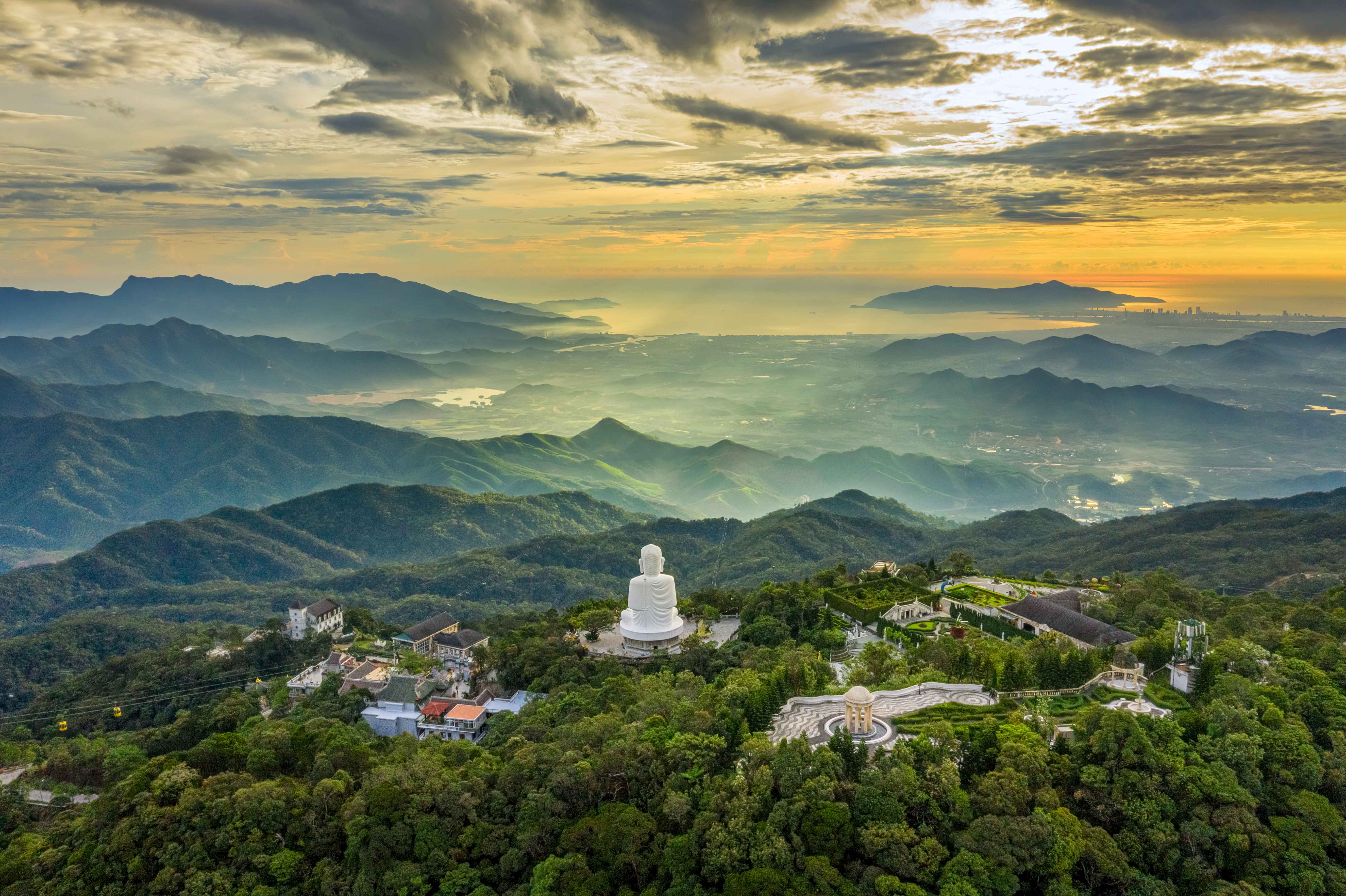 Copy%20of%20chua-linh-ung-ba-na.jpg