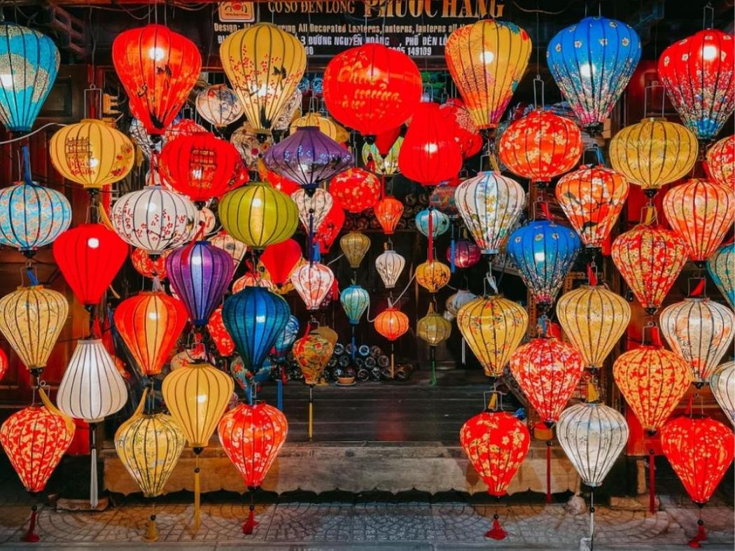 Hoi-An-thang-10-noi-bat-voi-le-hoi-Den-long-Quoc-te.jpg