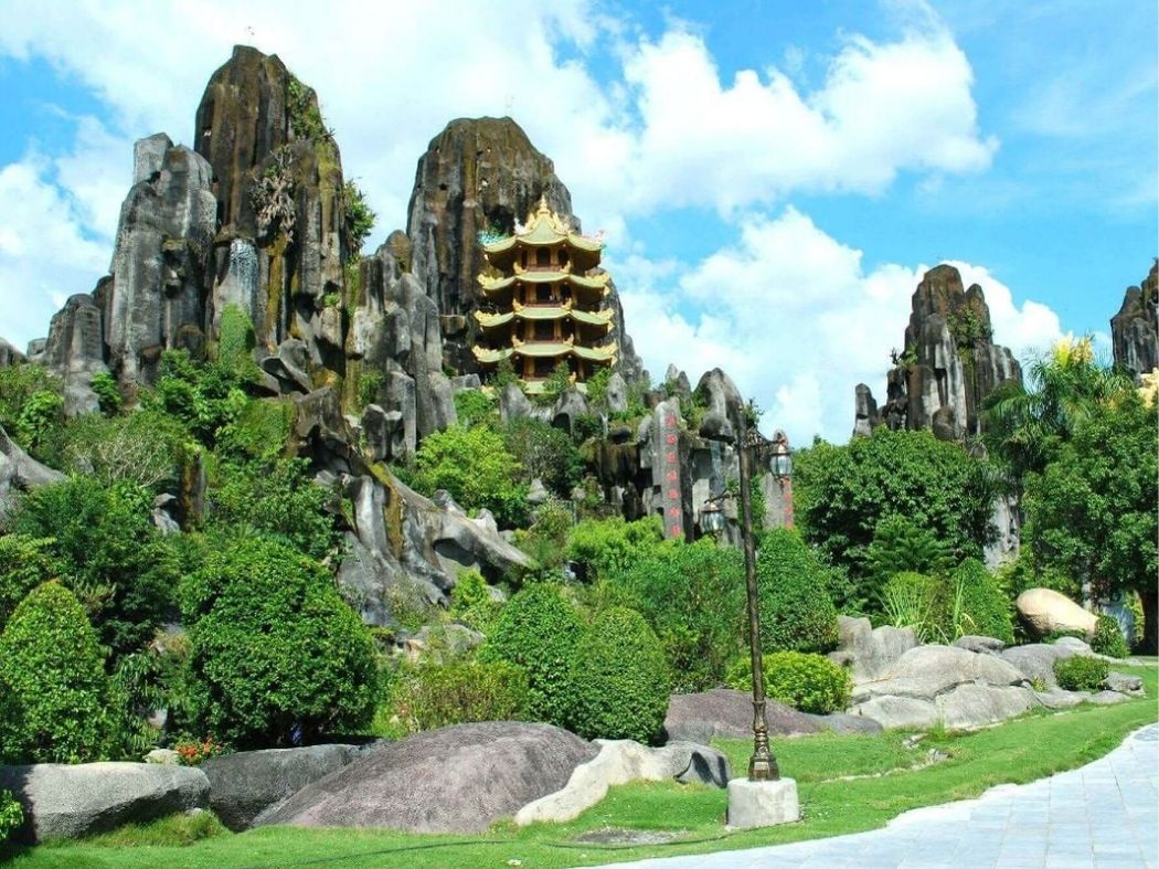 Ngu-Hanh-Son-mot-trong-nhung-tuyet-tac-thien-nhien-tai-Da-Nang.jpg
