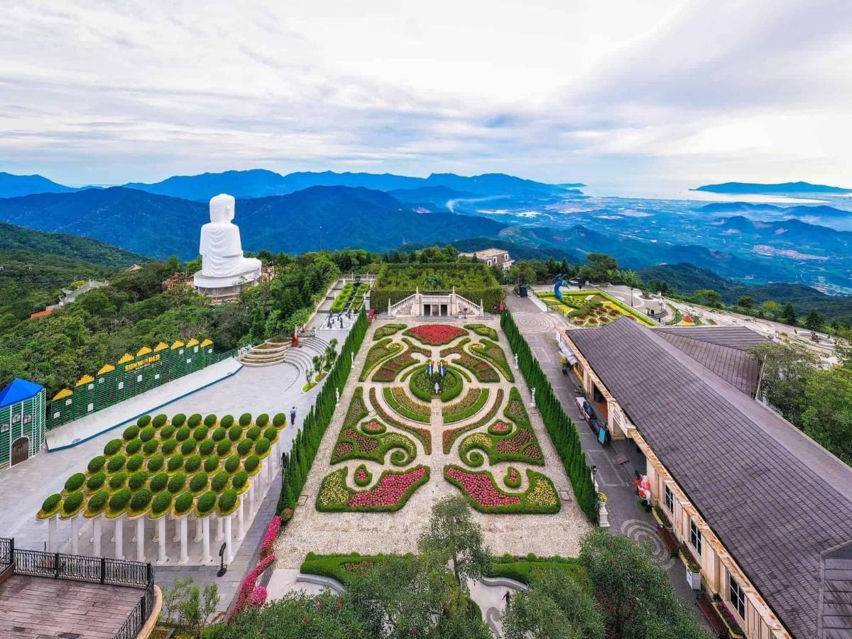 Nhieu-loai-hoa-se-toa-huong-thom-dac-biet-mang-den-trai-nghiem-giac-quan-phong-phu.jpg
