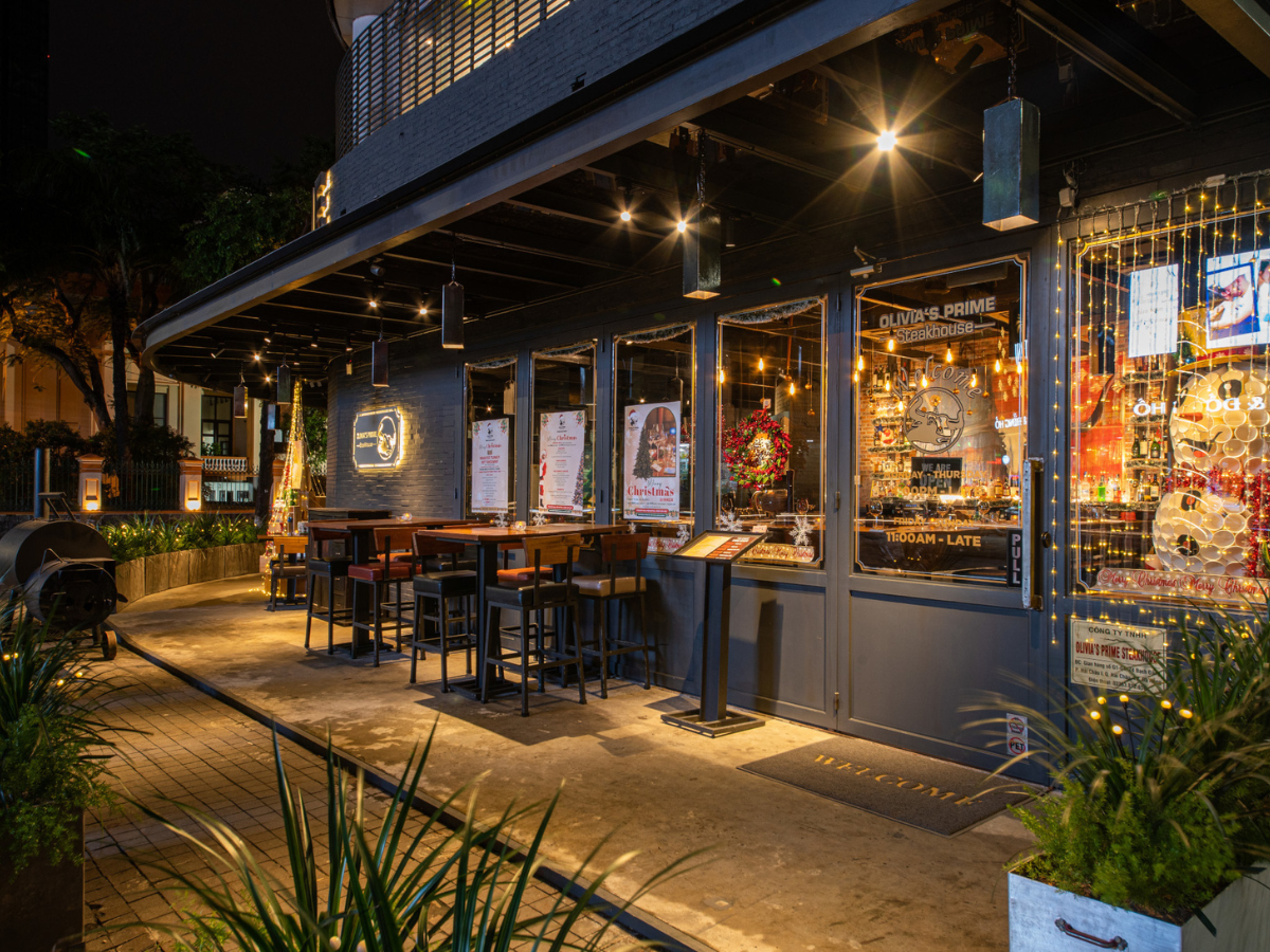 Olivia’s Prime Steakhouse chinh phục bạn với view sông Hàn thoáng đãng, không gian sang trọng
