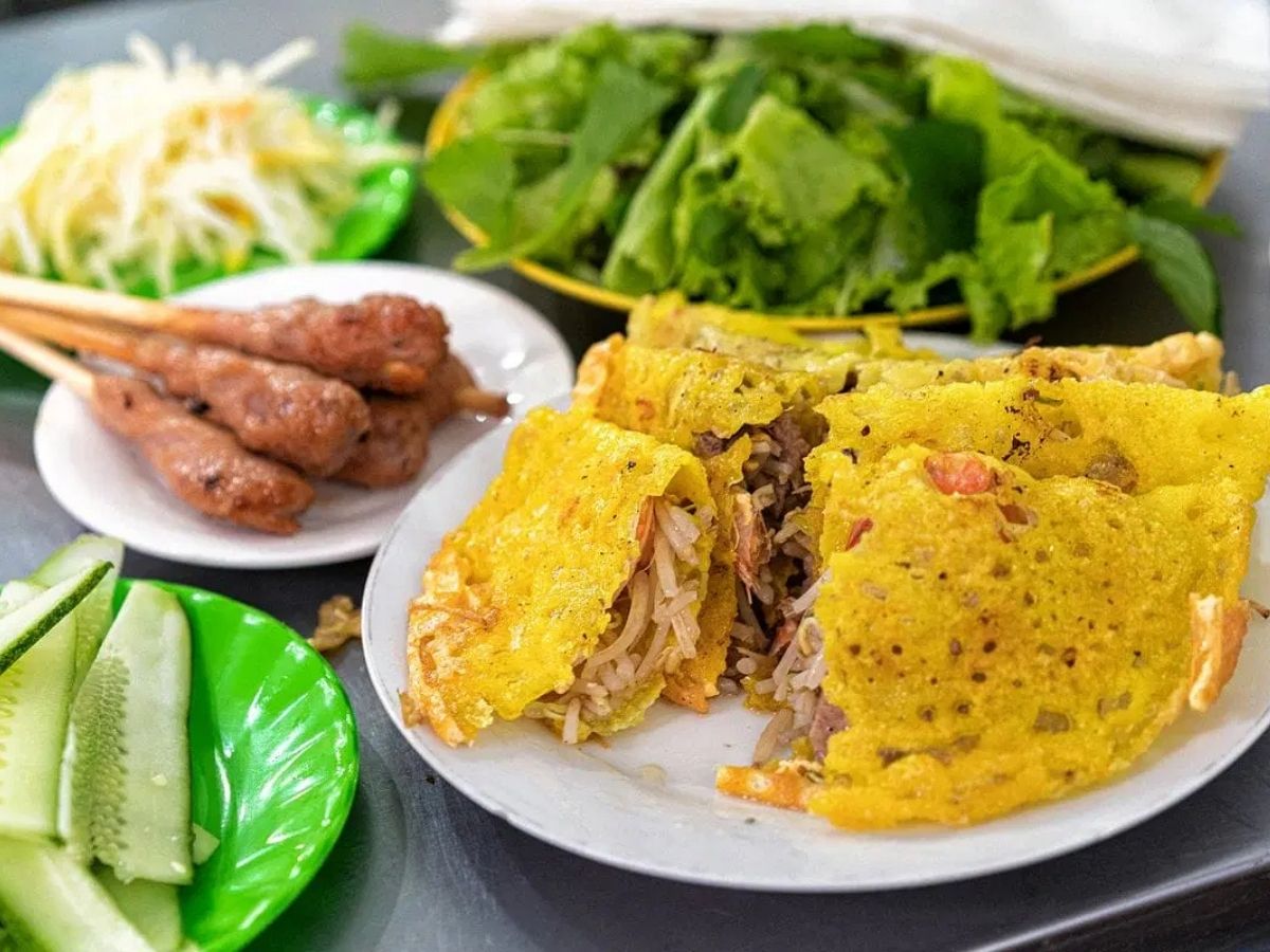 Điểm nhấn khiến nem lụi Đà Nẵng trở nên đặc biệt chính là nước chấm sánh đặc với hương vị phức hợp khó tả