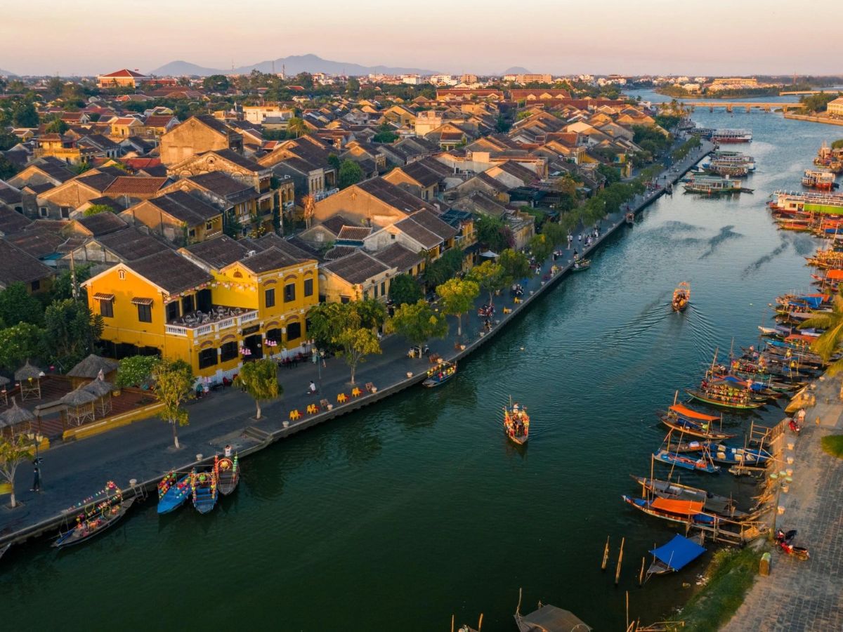 Du khách di chuyển đến Hội An dễ dàng với nhiều sự lựa chọn