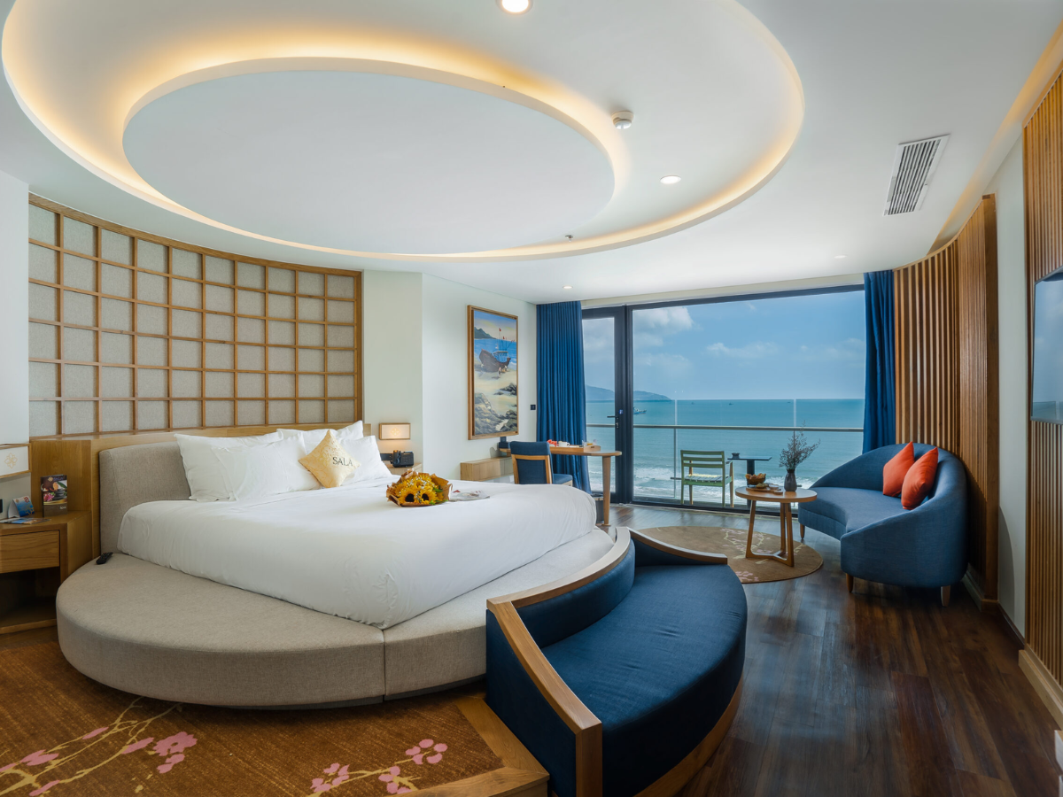 Căn phòng với nội thất sang trọng tại Sala Danang Beach