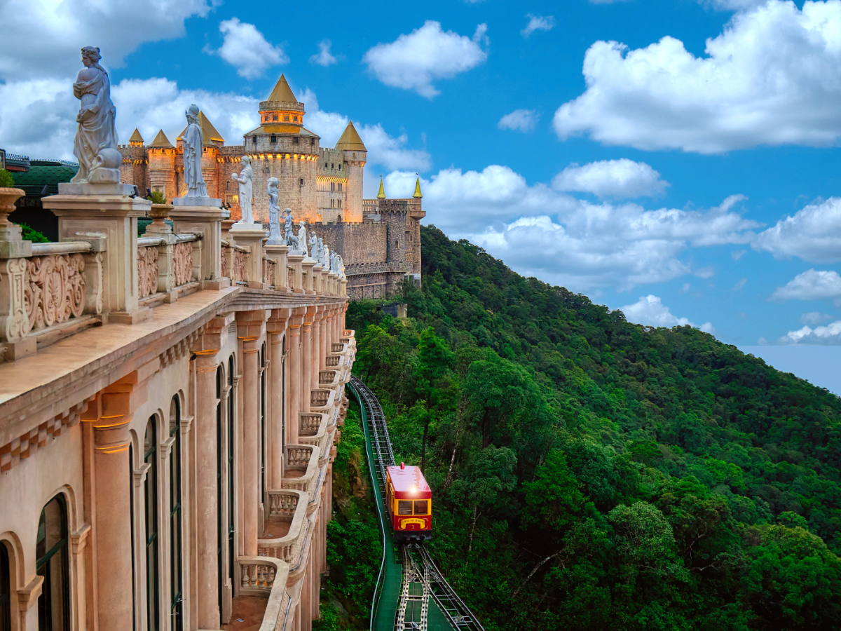 Tàu hỏa leo núi lại Sun World Ba Na Hills