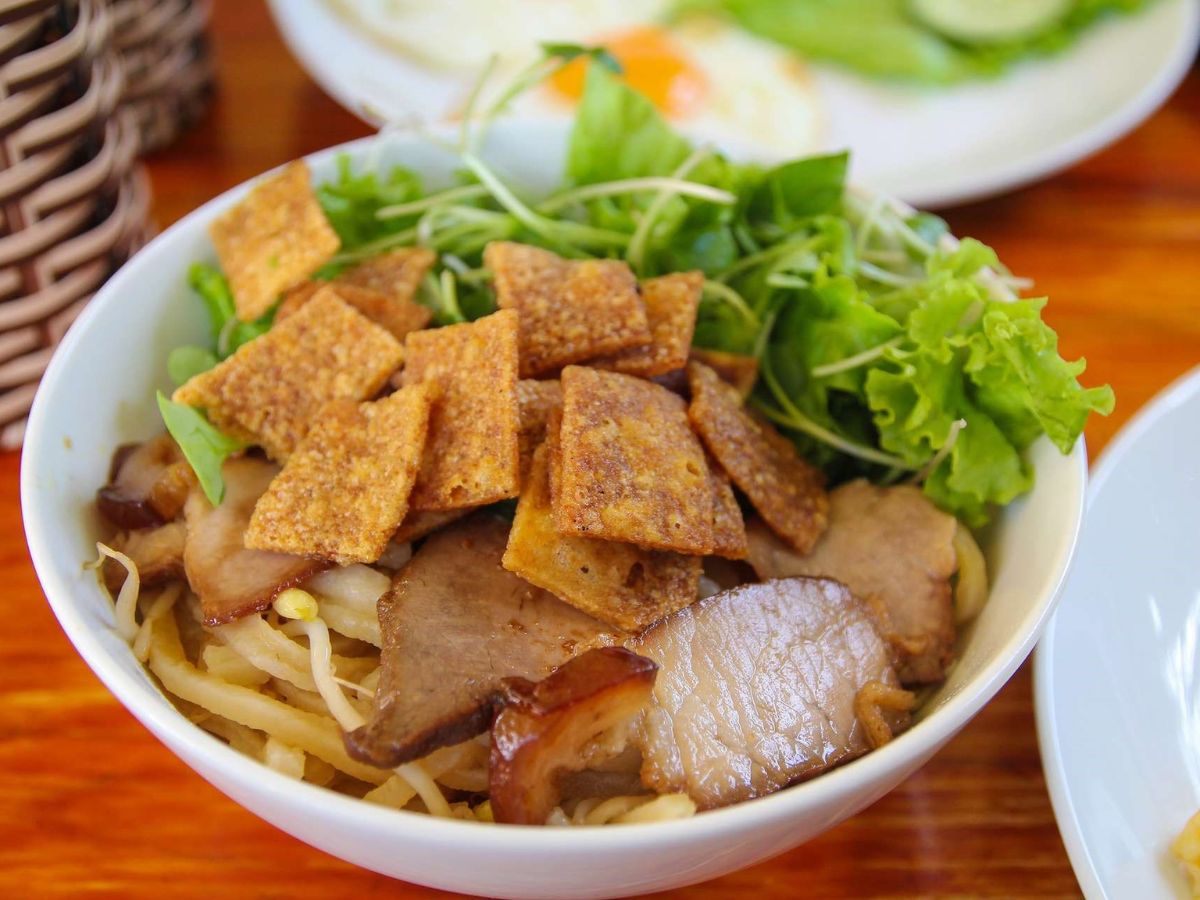 Cao lầu là một món ăn ngon nên thử khi đến Hội An