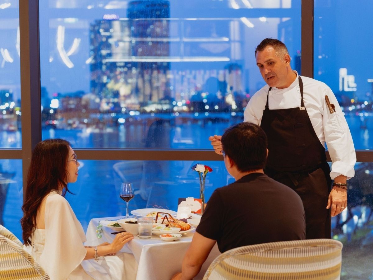 Sự khác biệt rõ rệt của khách sạn 5 sao ở Đà Nẵng nằm ở việc áp dụng tiêu chuẩn phục vụ quốc tế nghiêm ngặt