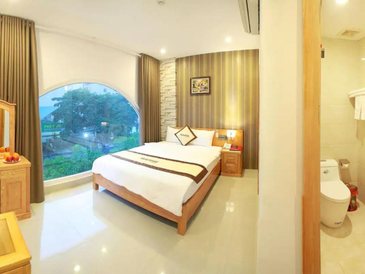 Phòng sử dụng đèn vàng tạo cảm giác ấm cúng