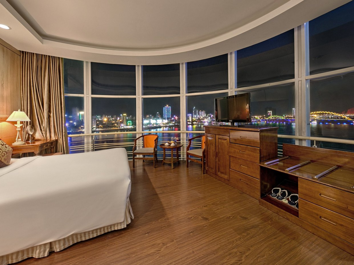 Phòng đặc biệt lại Sun River ngắm toàn cảnh sông Hàn về đêm