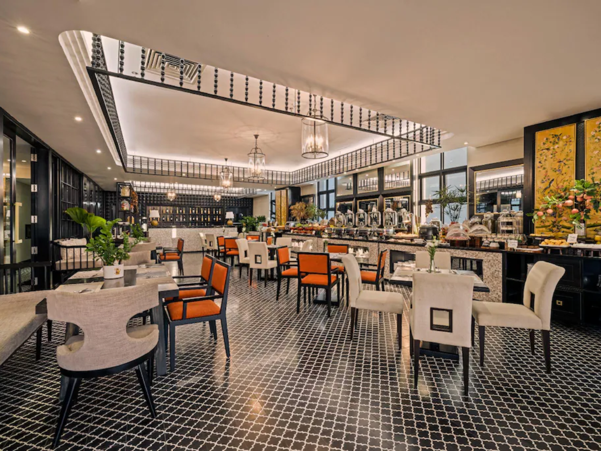 Nhà hàng thiết kế hiện đại và không gian rộng rãi