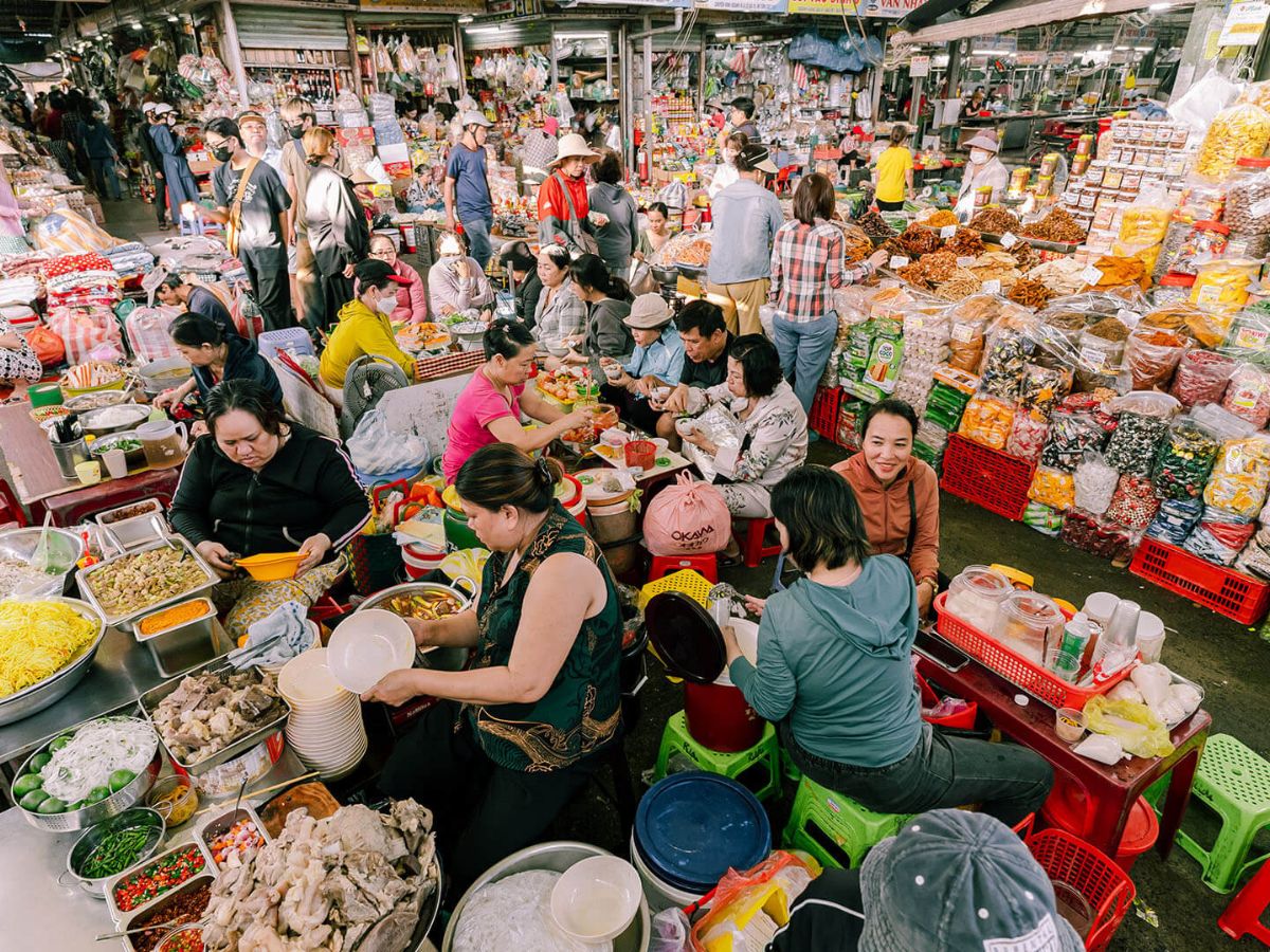 Khám phá các quầy hàng tại chợ Cồn Đà Nẵng