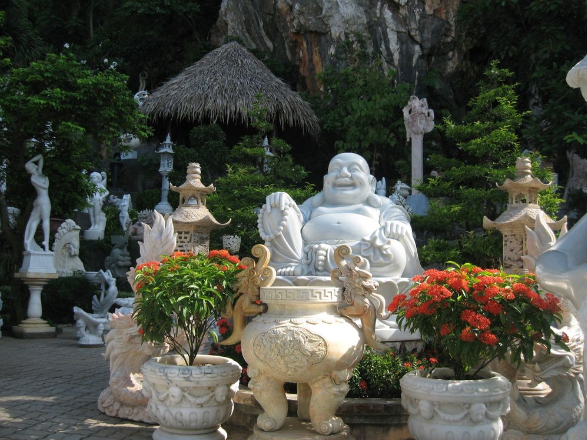 Làng đá mỹ nghệ Non Nước là điểm du lịch hấp dẫn