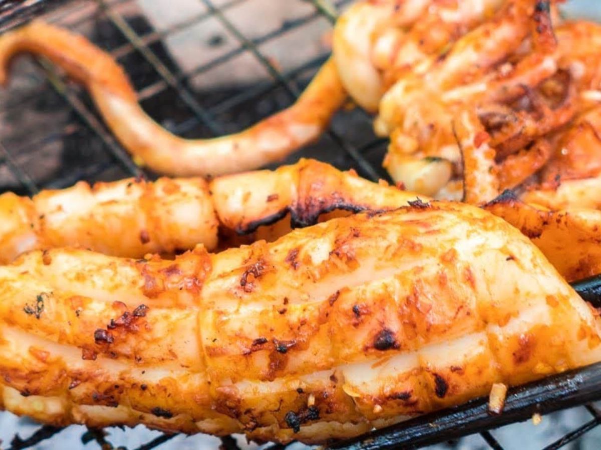 Thưởng thức mực một nắng Đà Nẵng nướng than thơm ngon