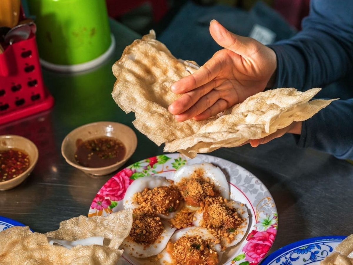 Bánh Đập Bà Tứ là địa chỉ quen thuộc của cả người dân địa phương lẫn du khách nhờ vào hương vị truyền thống