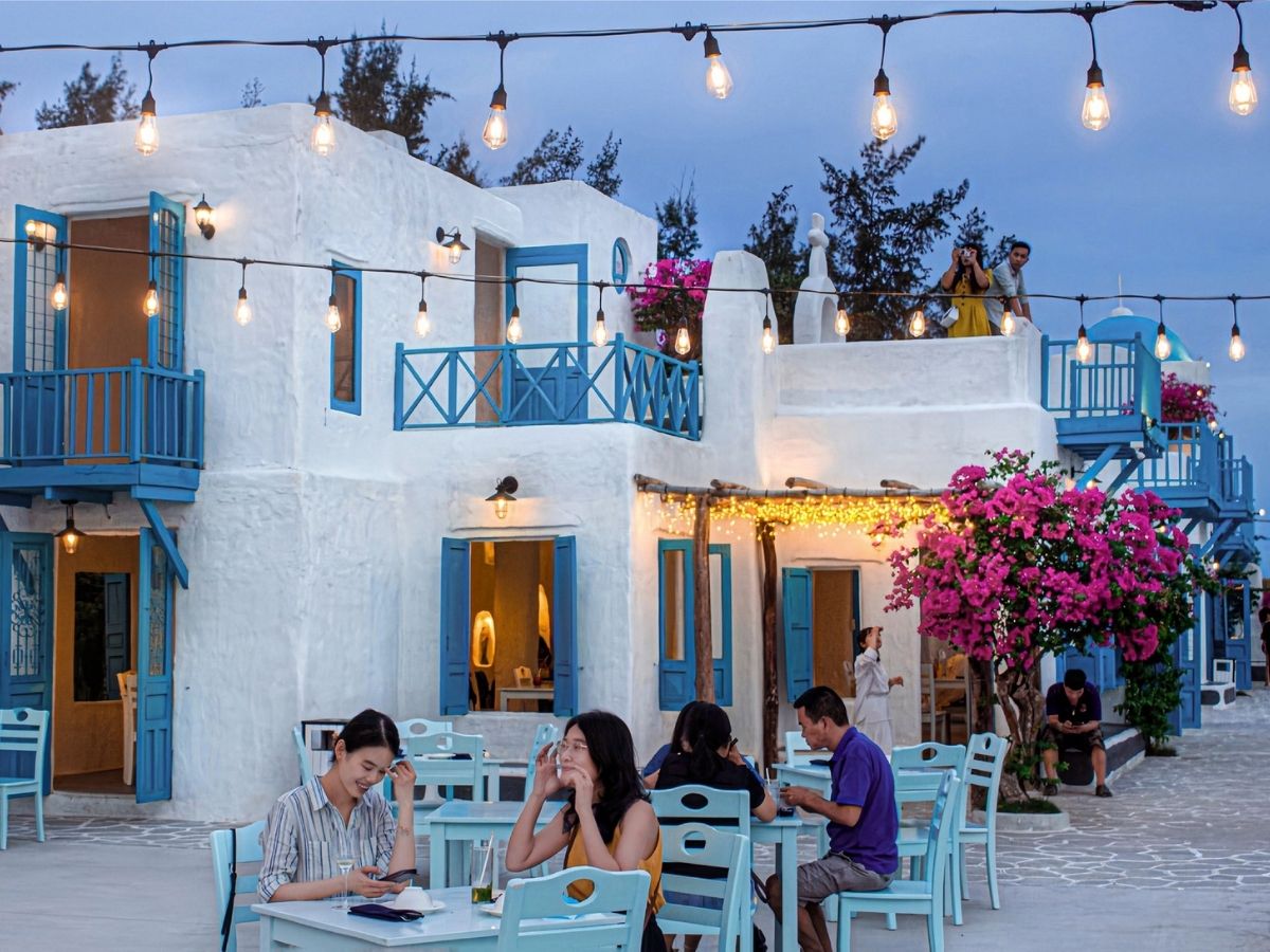 Sơn Trà Marina thường được ví như một góc Santorini thu nhỏ giữa lòng Đà Nẵng