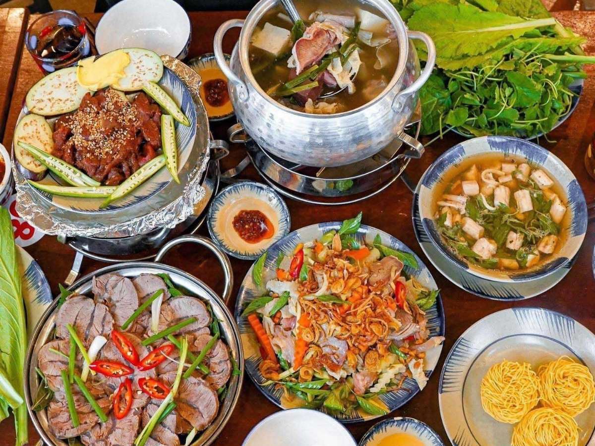 Lẩu bò Học là một điểm đến lý tưởng cho ai muốn thưởng thức lẩu bò Đà Nẵng