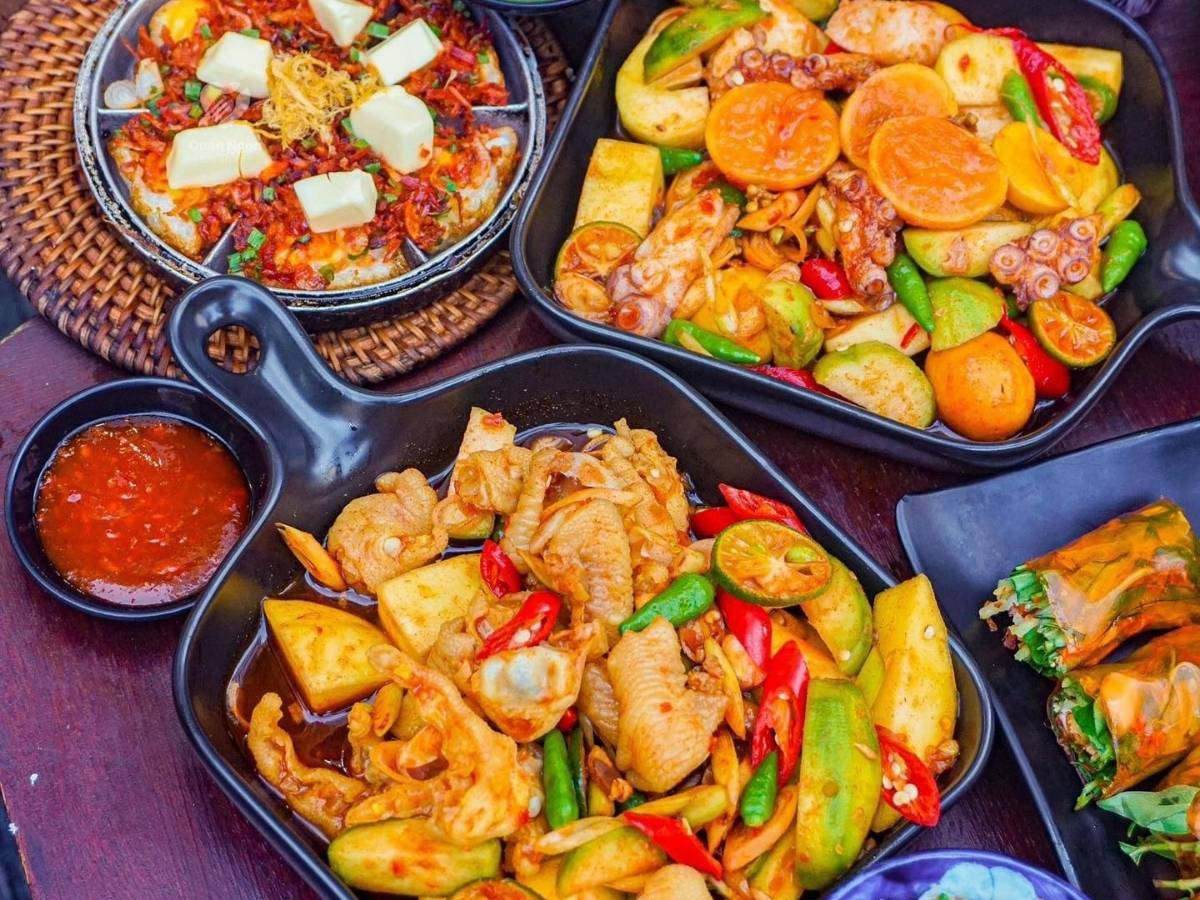 Nằm trong khu dân cư thuận tiện cho việc đi lại, 3colu đem đến nhiều món đặc sản địa phương mang nét đặc trưng của Đà Nẵng.