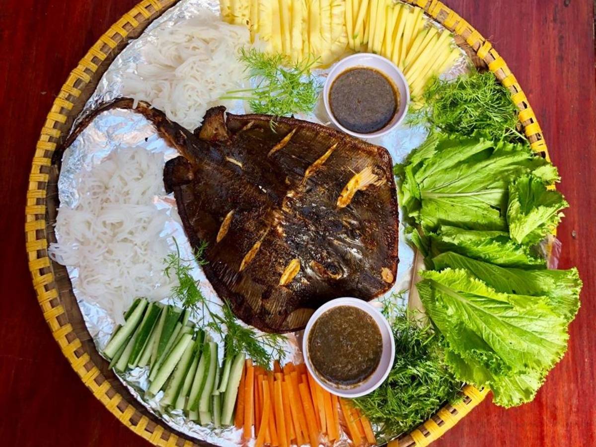 Cá đuối nướng là món đặc sản không thể thiếu khi nhắc đến quán nhậu Đà Nẵng.