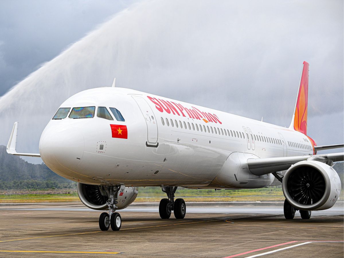 Du khách có thể đặt vé máy bay của hãng Sun PhuQuoc Airways khi di chuyển từ Sài Gòn đến Đà Nẵng.