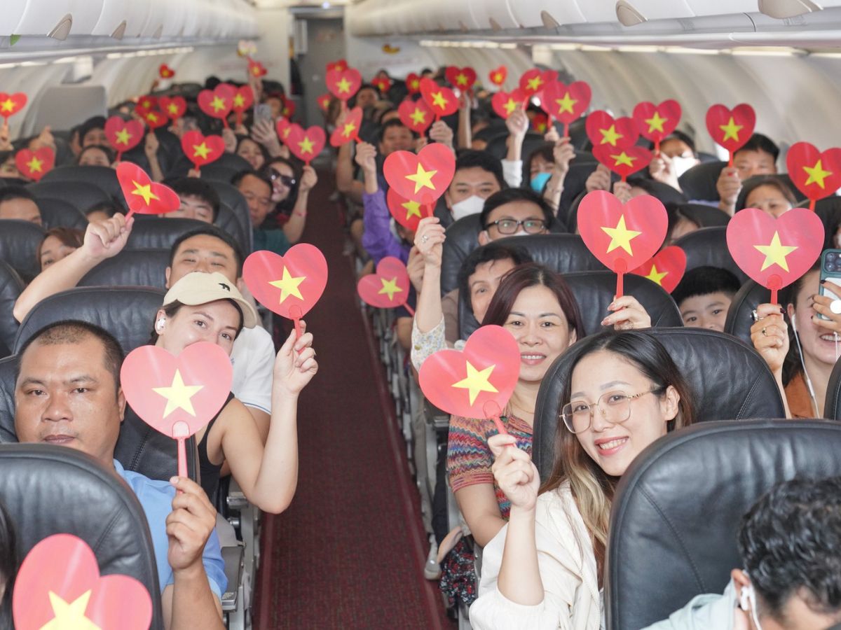 Giá vé máy bay thường tăng cao vào các dịp lễ.