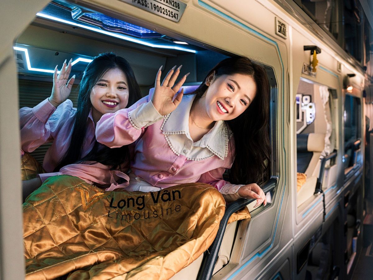 Xe khách là phương án di chuyển tiết kiệm chi phí cho nhiều người.