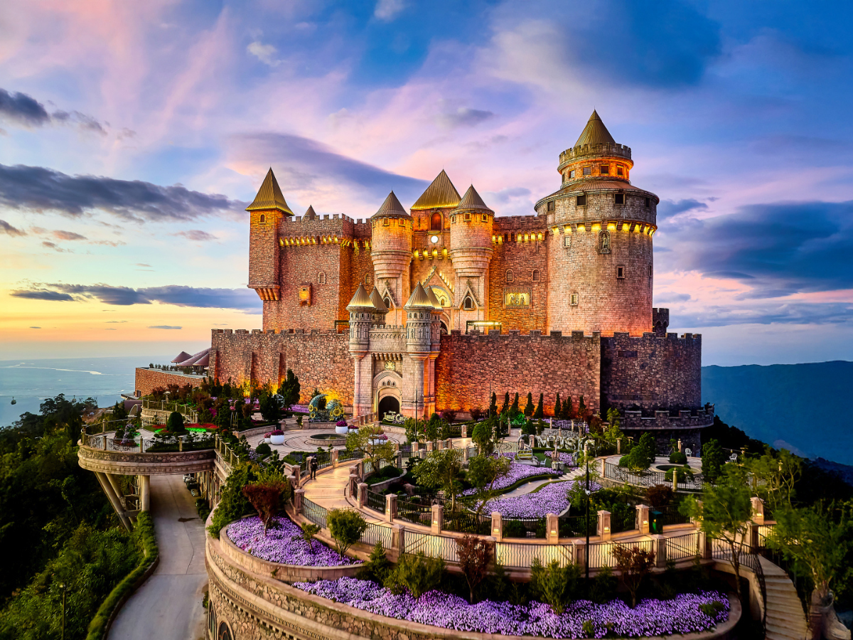 Lâu đài Mặt Trăng lung linh tại Sun World Ba Na Hills.