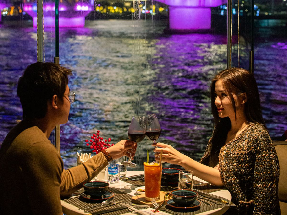 Memory Lounge Đà Nẵng view sông Hàn thơ mộng là điểm đến được nhiều cặp đôi lựa chọn.