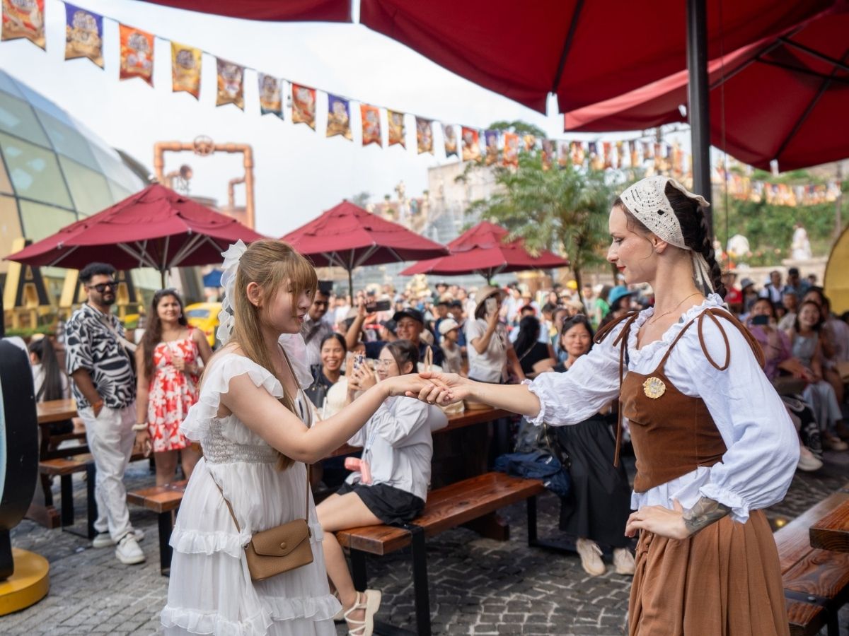 Vào mùa hè, thành phố trở nên sôi động nhờ hàng loạt sự kiện, lễ hội biển đặc sắc.