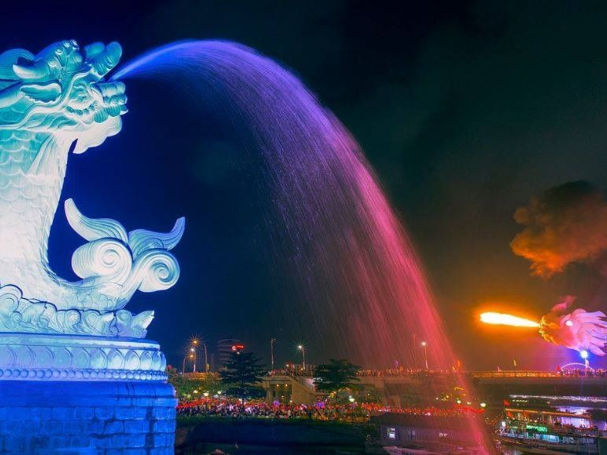 Tượng cá chép hóa rồng trở thành biểu tượng check-in tại Đà Nẵng