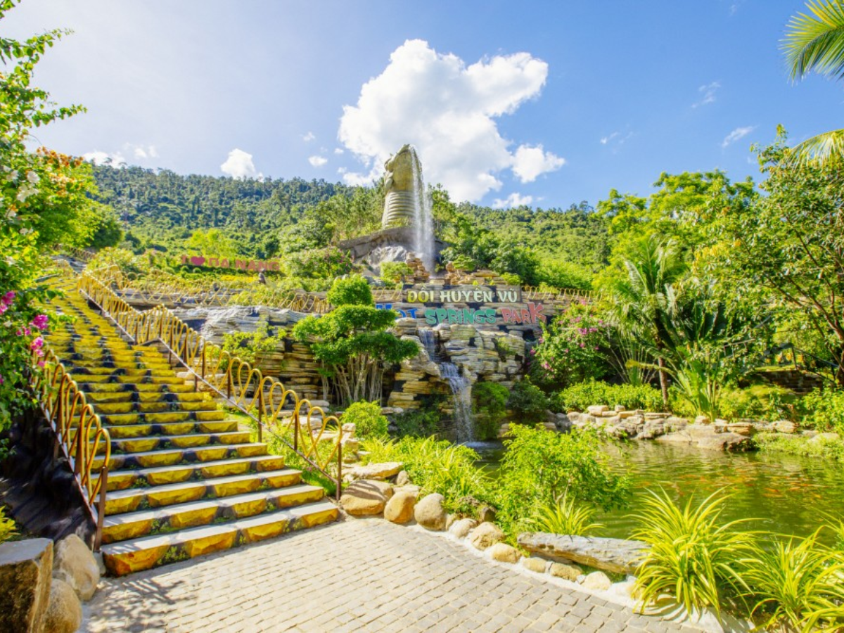 Khu rừng tình yêu tại núi Thần Tài