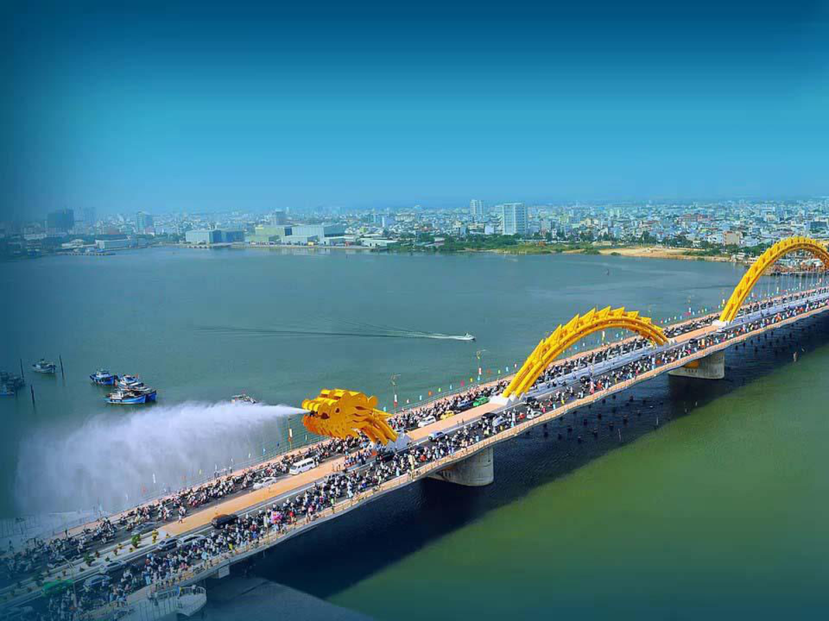 Cầu Rồng với thiết kế phun nước đặc biệt