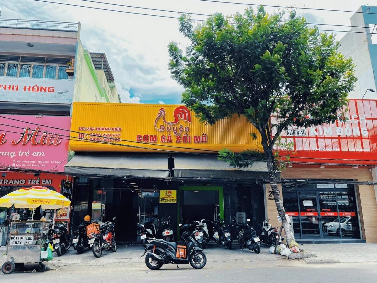 Cơm gà Duyên đã mở rộng thêm chi nhánh và bổ sung nhiều món ăn kèm để phục vụ đa dạng thực khách