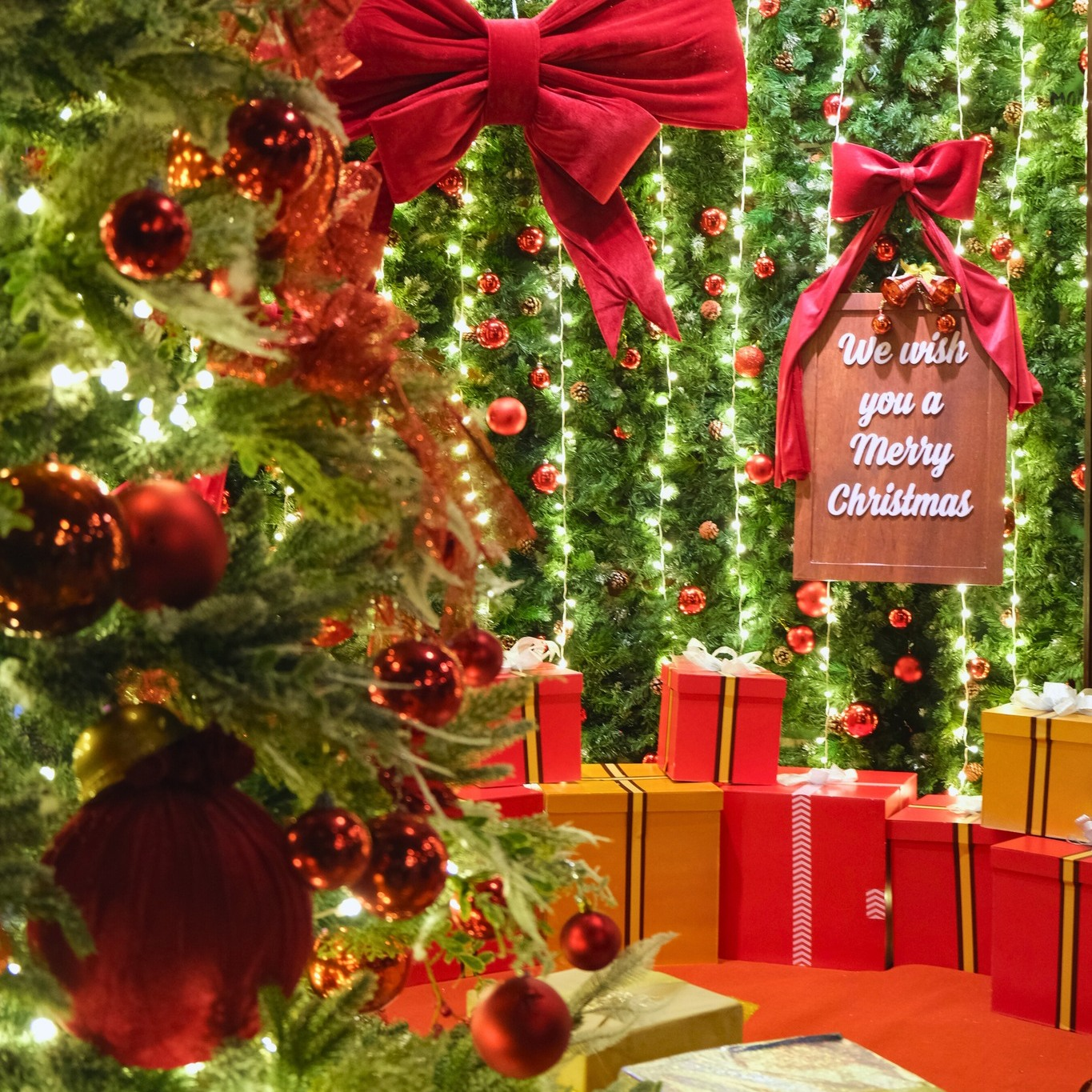 Lễ hội Noel đang dần tràn ngập khắp đỉnh núi Chúa