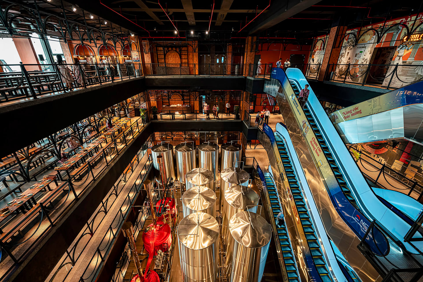 BaNa Brew House mang đến trải nghiệm tham quan và thưởng thức bia thủ công ngay trên đỉnh núi.