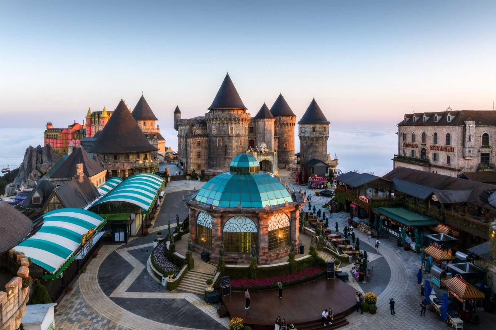 Không gian Làng Pháp với kiến trúc cổ điển, đậm dấu ấn châu Âu.