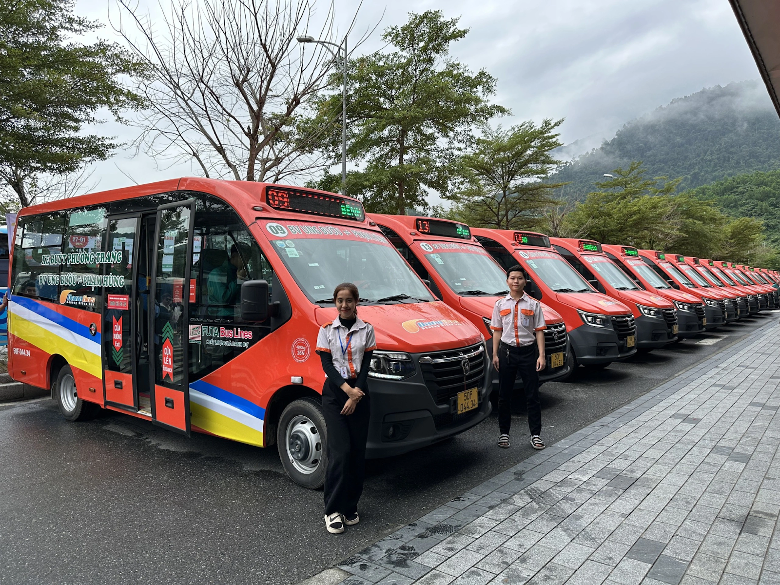 Dịch vụ xe buýt tuyến phục vụ du khách ghé thăm Sun World Ba Na Hills xuyên Tết.