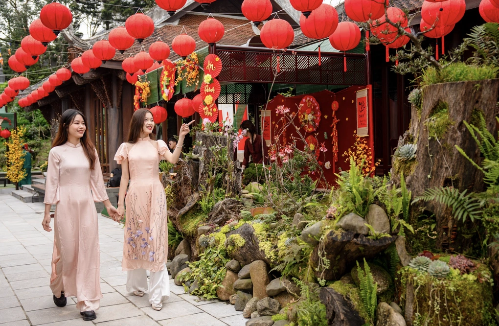 Không gian Sun World Ba Na Hills rực rỡ sắc xuân với các tiểu cảnh được trang trí theo chủ đề Tết