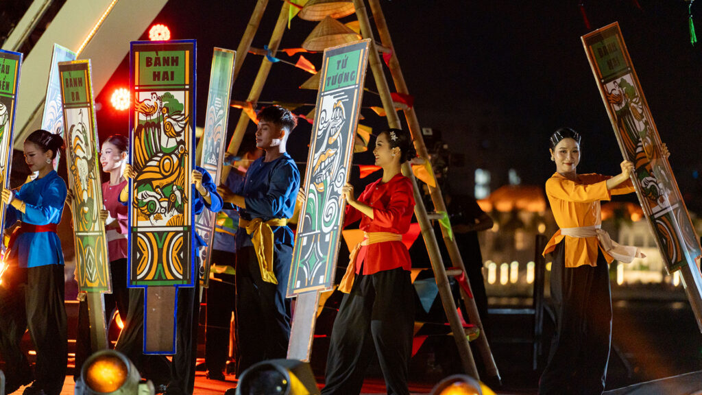 Du khách có thể tham gia vào các trò chơi dân gian truyền thống vào dịp Tết tại Đà Nẵng.