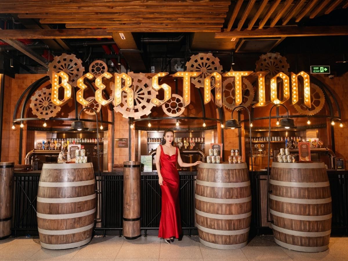 Điểm tạo nên sự khác biệt của Ba Na Brew House không chỉ nằm ở độ cao mà còn ở việc gắn kết thực khách với tinh hoa ẩm thực và kiến trúc.