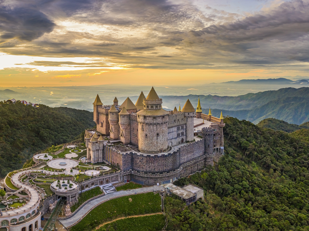 khung-canh-ba-na-hills-binh-minh