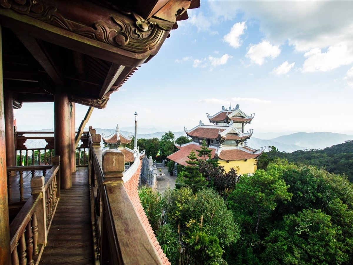 lau-chuong-ba-na-hills-dinh-nui-chua-quan-the-tam-linh