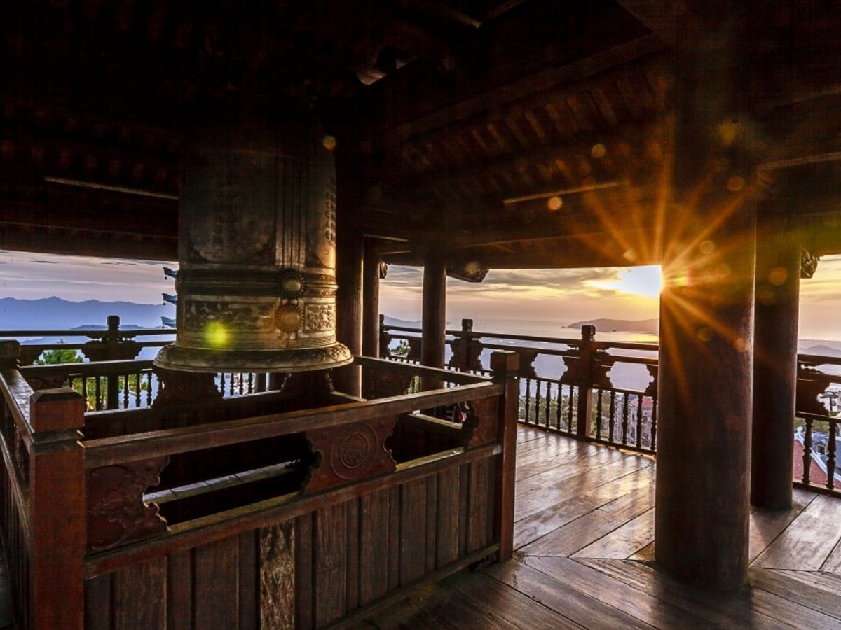 trai-nghiem-lau-chuong-ba-na-hill-khong-gian-vang-lang