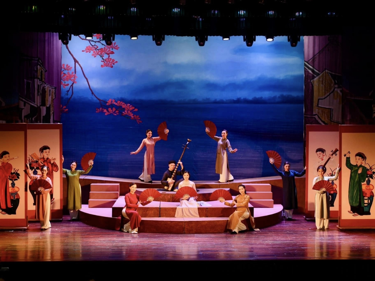 Các nghệ sĩ biểu diễn tại Nhà hát chèo Hà Nam.