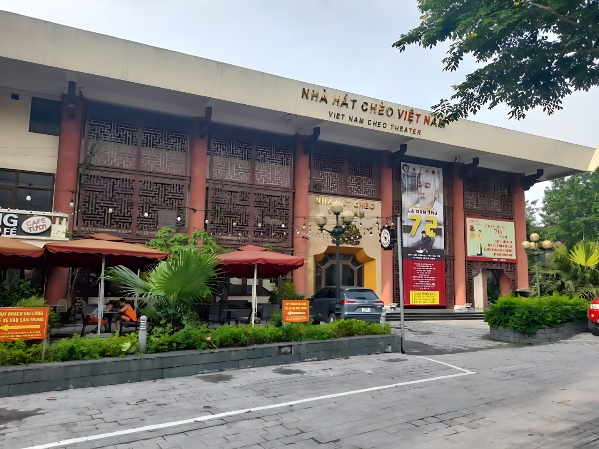 Nhà hát chèo Hà Nam tọa lạc tại phường Phù Vân, tỉnh Ninh Bình.