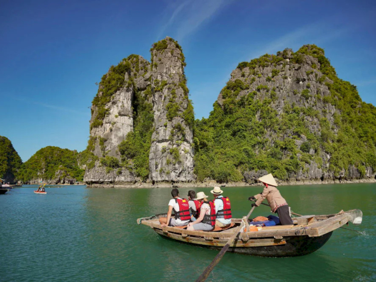 Động Phúc Long đẹp như một bức tranh sơn thuỷ hữu tình